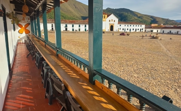 vista a la plaza desde el balcón
