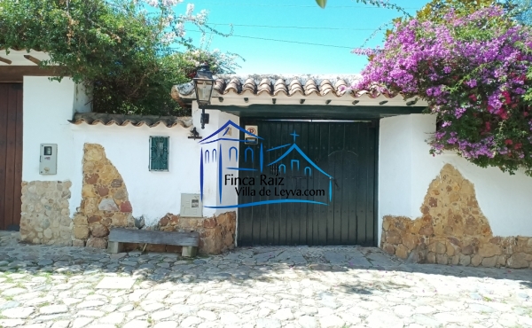 vista frontal y muro exterior