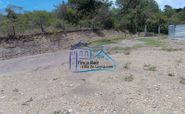 terreno colindante