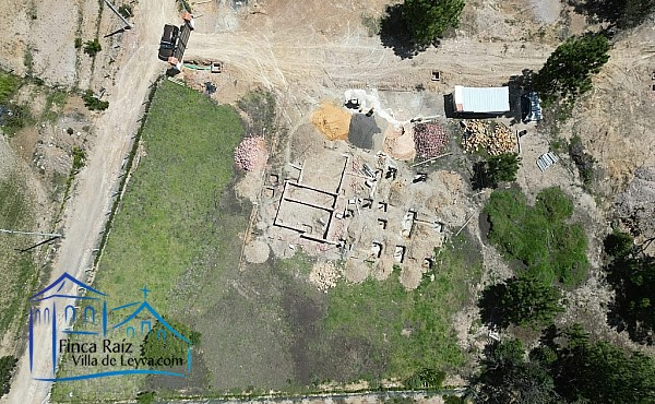 vista aérea Vista General Casa en venta de un piso y de 234 m² de construcción, con lote de 2000 m², (actualmente se está construyendo) vereda Monquirá, sector pozos azules, Villa de Leyva