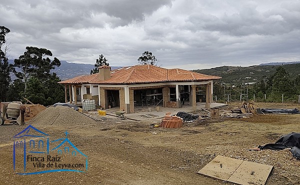 vista desde el portón de entrada al conjunto, de la casa en venta , vereda monquirá, sector pozos azules, Villa de Leyva 