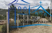 vía de llegada al conjunto
