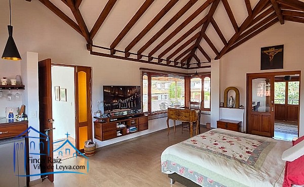 Casa de 280 m2 const, con lote de 570 Mts2, área urbana, barrio la Palma, Condominio, Villa de Leyva