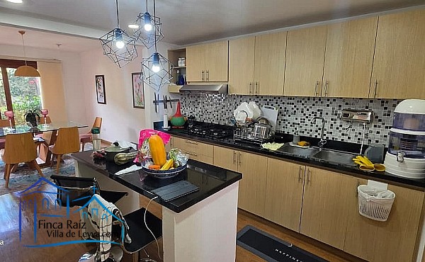 Casa de 186 m2 con lote de 265 m2, barrio el Carmen, área urbana, Villa de Leyva