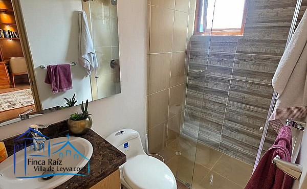 Casa de 186 m2 con lote de 265 m2, barrio el Carmen, área urbana, Villa de Leyva