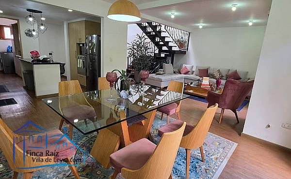 Casa de 186 m2 con lote de 265 m2, barrio el Carmen, área urbana, Villa de Leyva