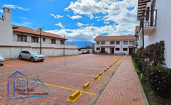 zona xomunal de parqueo , Casa en venta , barrio el Carmen, área urbana, Villa de Leyva