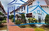 vista de la casa desde el parqueadero, Casa en venta de 186 m2 con lote de 265 m2, barrio el Carmen, área urbana, Villa de Leyva