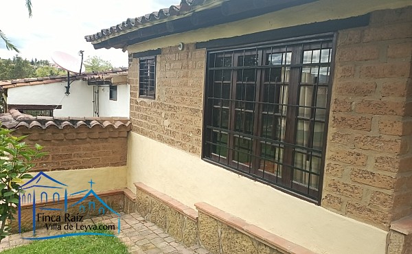 ventanal de la sala sobre zona verde, Casa en venta , vereda el Roble, Villa de Leyva