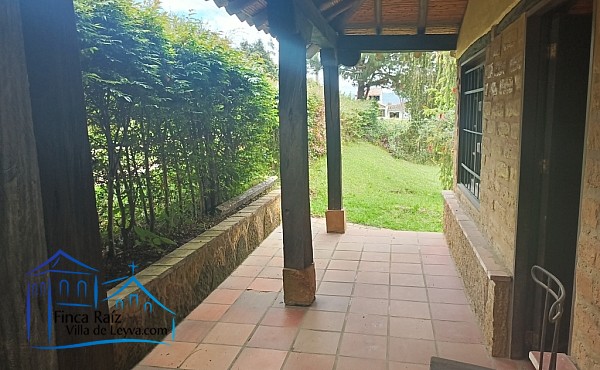 terraza parte posterior, Casa en venta de 120 M2 de construcción y 1.500 m2 de terreno, vereda el Roble, Villa de Leyva