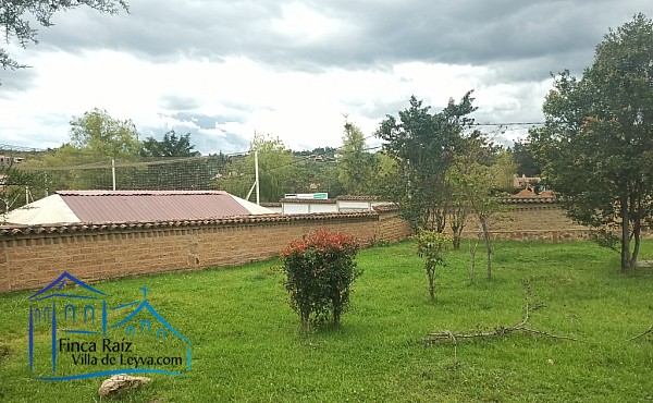 encerramiento con muro en adobe, sobre dos de sus costados, casa en venta, Villa de Leyva
